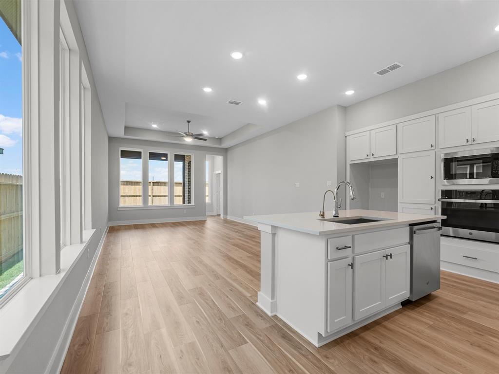 10 Artisan Lane, Richmond, Texas image 4