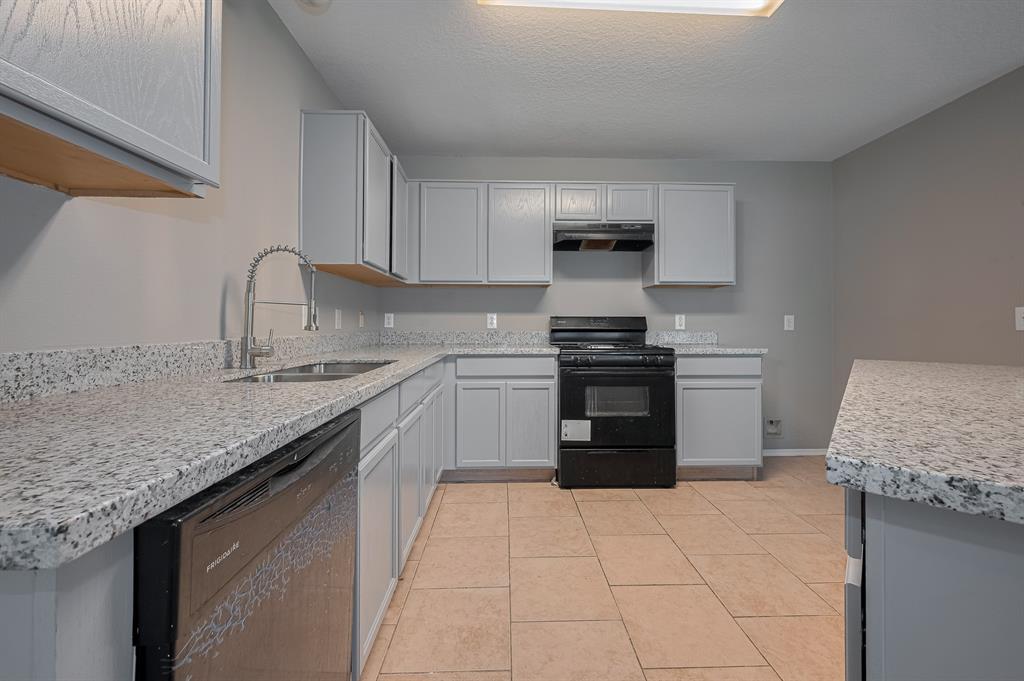 14910 Sugar Crystal Court, Sugar Land, Texas image 17