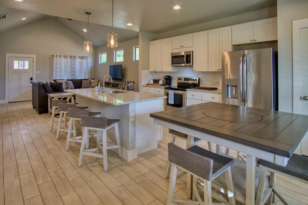 1247 Green Hill Drive, Canyon Lake, Texas image 4