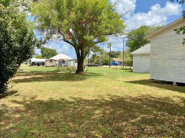 702 W Cleveland Avenue, Seadrift, Texas image 4