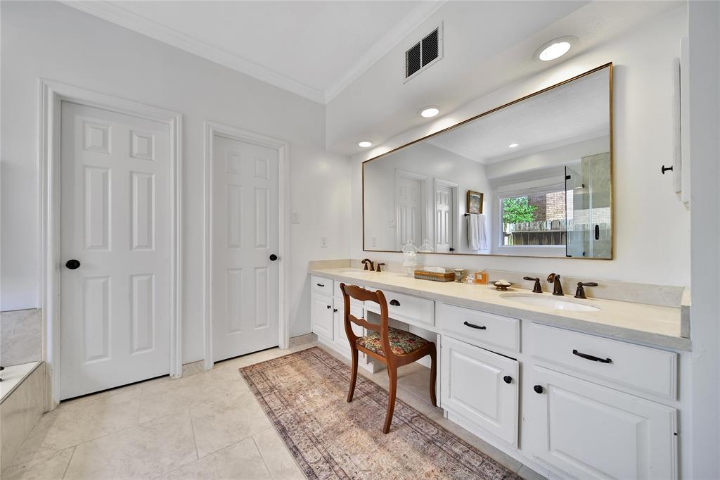 4322 Brook Shadow Drive, Kingwood, Texas image 18