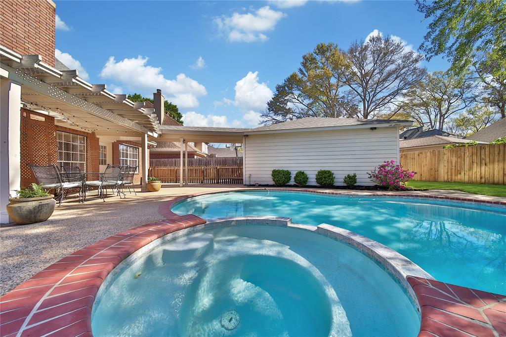 4322 Brook Shadow Drive, Kingwood, Texas image 32