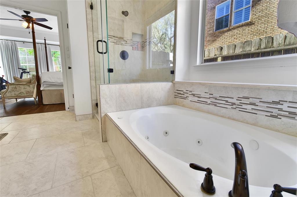 4322 Brook Shadow Drive, Kingwood, Texas image 20