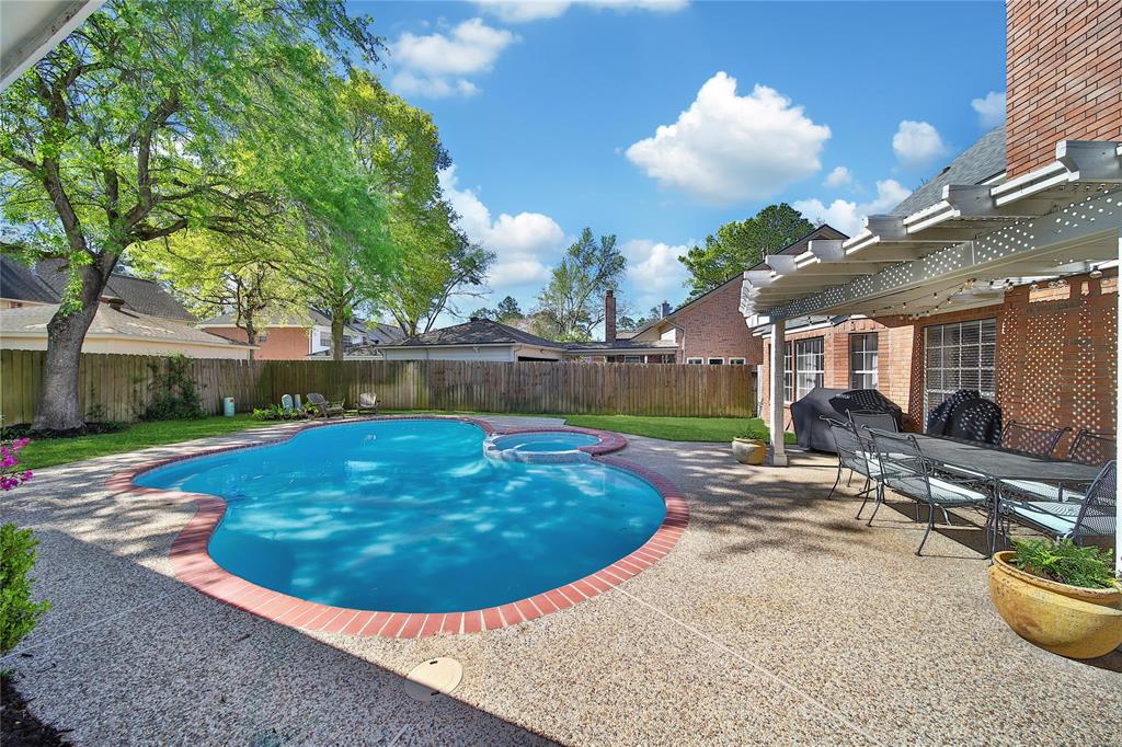 4322 Brook Shadow Drive, Kingwood, Texas image 33