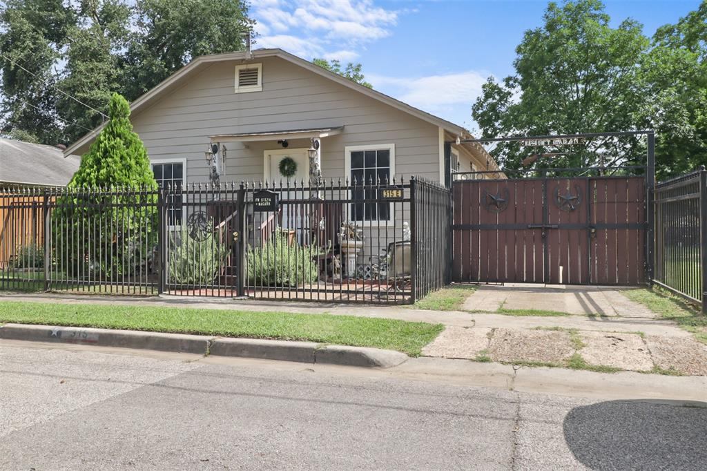315 E Adoue Street