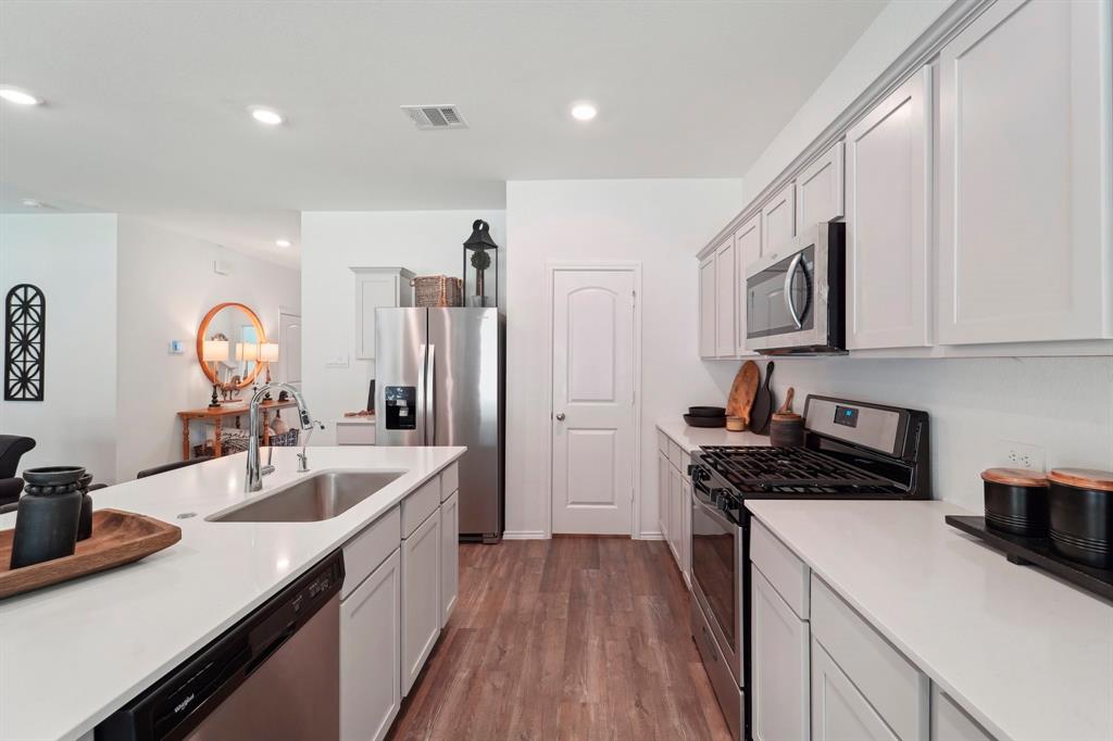 40927 Seasoned Oak Lane