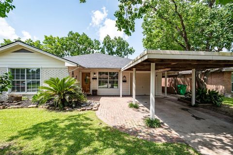 Single Family Residence in Baytown TX 1805 Colby Drive.jpg