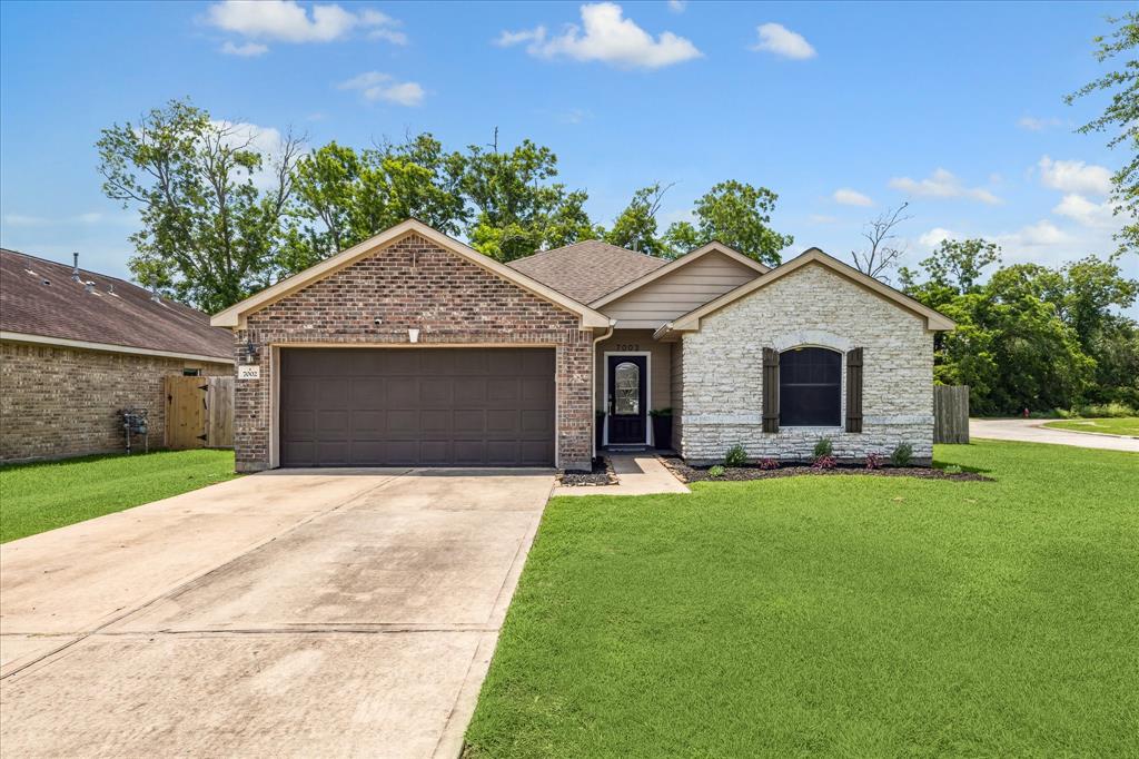 7002 Twin Creek, Hitchcock, Texas image 1