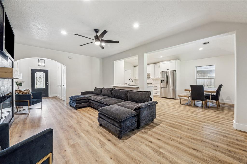 7002 Twin Creek, Hitchcock, Texas image 6