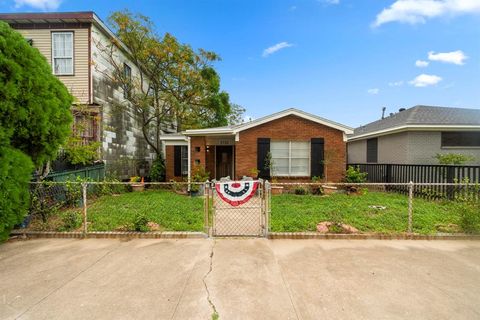Single Family Residence in Galveston TX 2120 Avenue L.jpg
