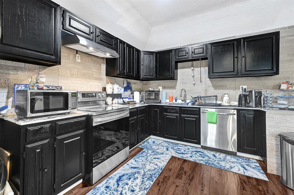 1901 County Road 152, Alvin, Texas image 16
