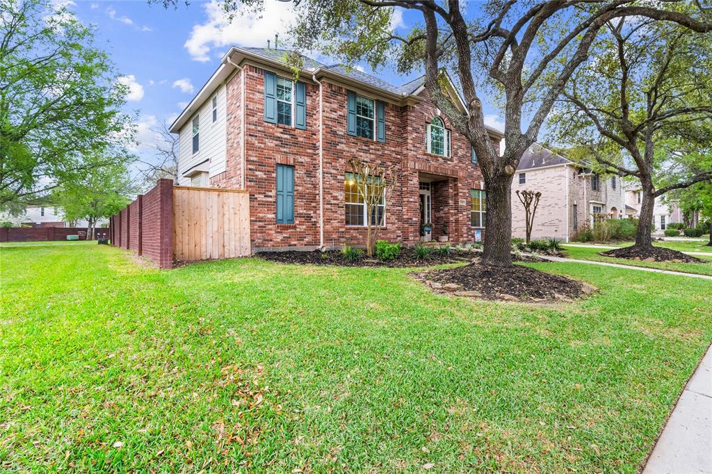 2330 Upland Park Drive, Sugar Land, Texas image 2