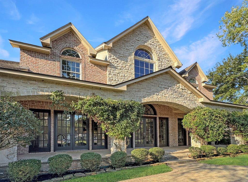 19 Philbrook Way, The Woodlands, Texas image 2