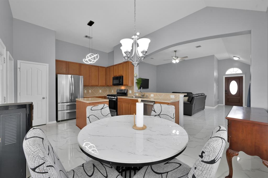 10107 Alcove Glen Lane, Tomball, Texas image 12