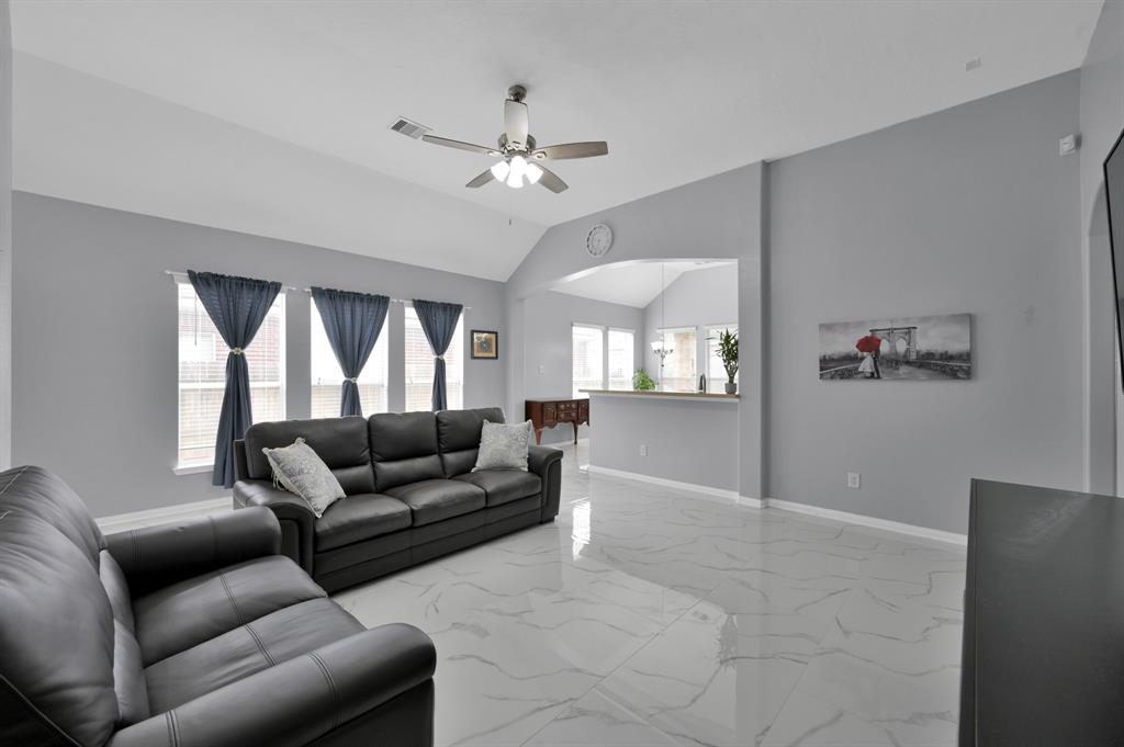 10107 Alcove Glen Lane, Tomball, Texas image 8