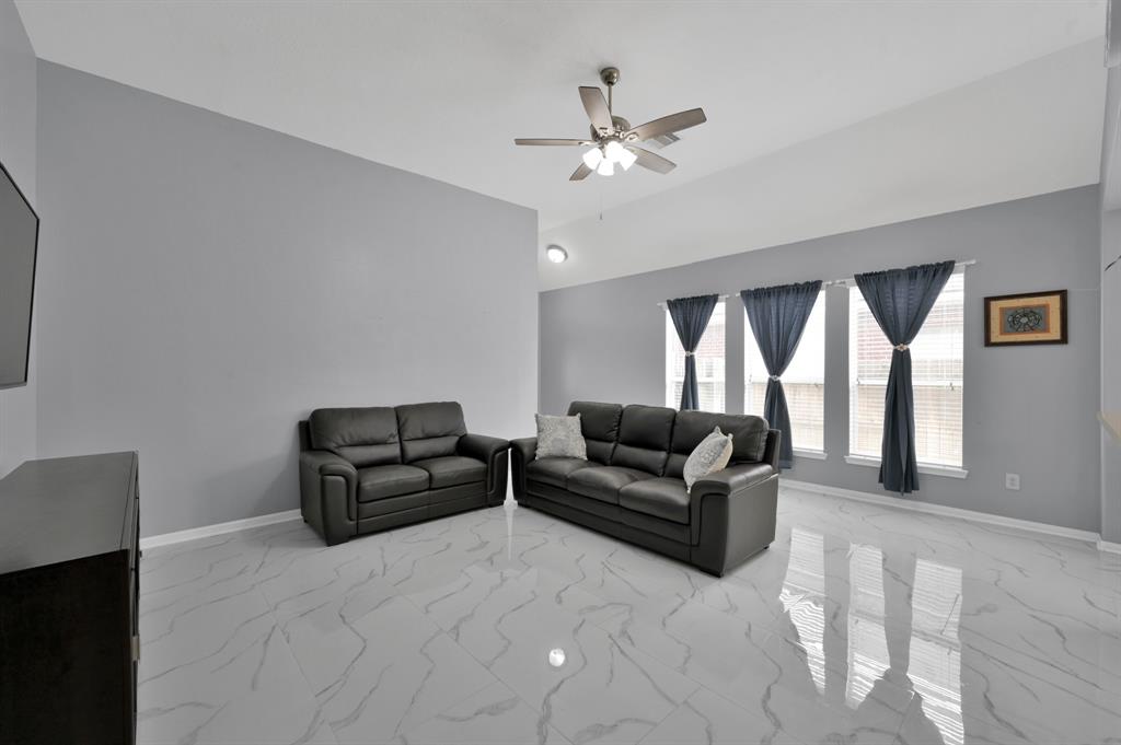 10107 Alcove Glen Lane, Tomball, Texas image 7