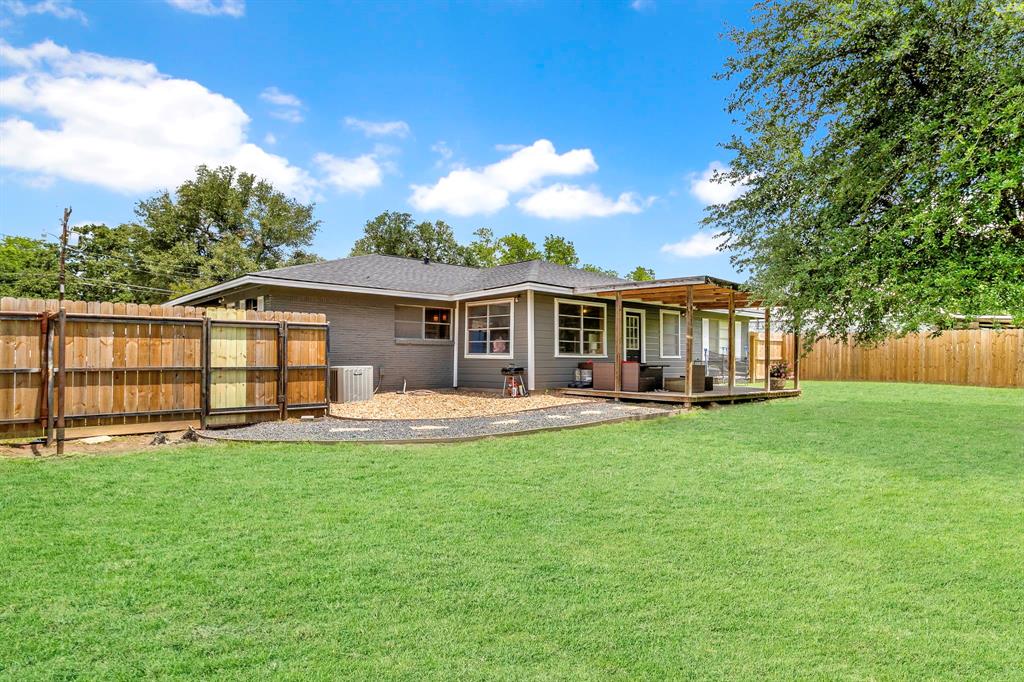 111 W Limit Street, Madisonville, Texas image 21