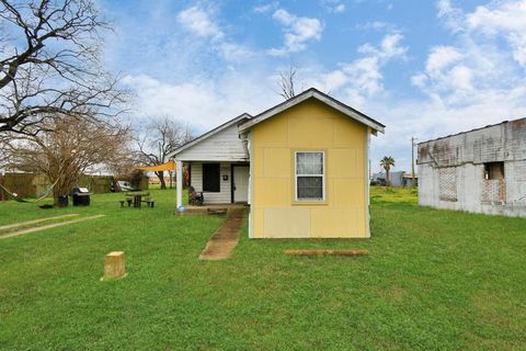 Single Family Residence in Texas City TX 315 1st Avenue 2.jpg