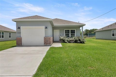 Single Family Residence in Bay City TX 1904 Spruce Street Street.jpg