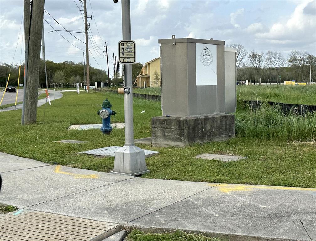Cullen Parkway, Pearland, Texas image 7