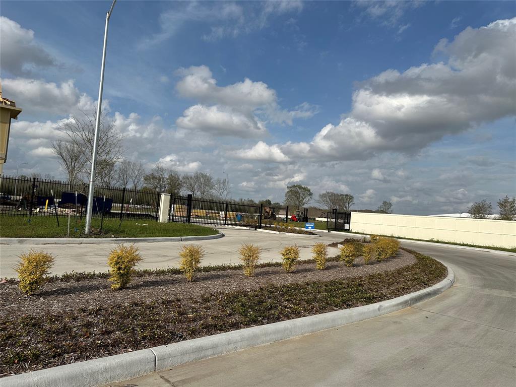 Cullen Parkway, Pearland, Texas image 33