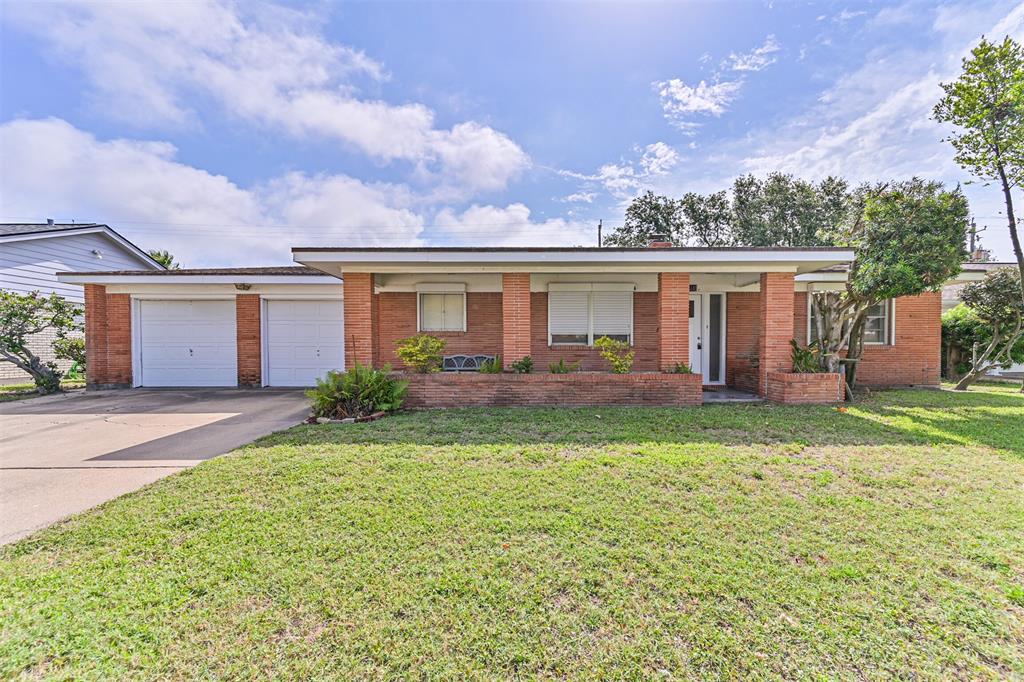 2920 Heron Drive, Galveston, Texas image 1