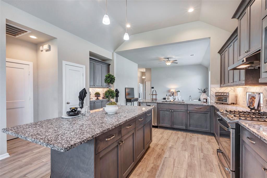 2702 Raspberry Sunset Circle, La Marque, Texas image 16
