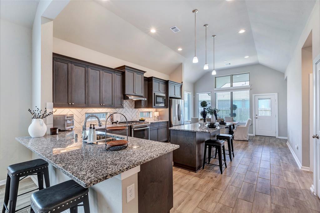 2702 Raspberry Sunset Circle, La Marque, Texas image 11
