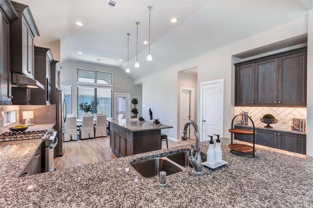 2702 Raspberry Sunset Circle, La Marque, Texas image 13