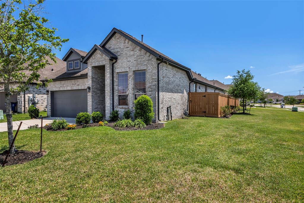2702 Raspberry Sunset Circle, La Marque, Texas image 3