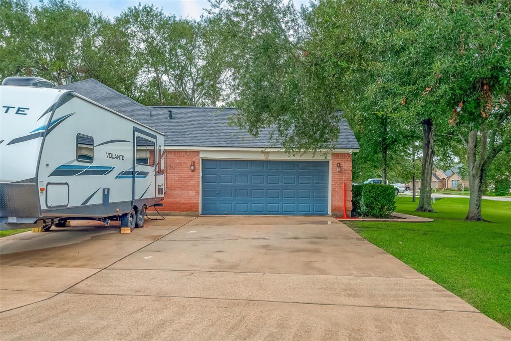 13203 Cary Court, Needville, Texas image 3