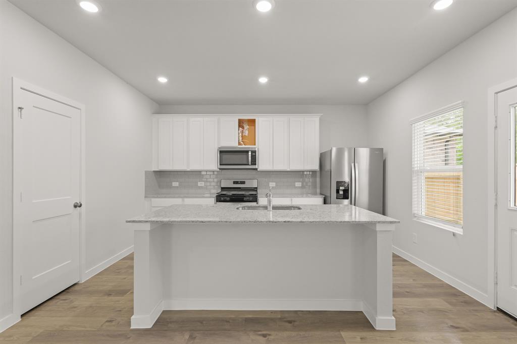 7878 Alset Drive, Magnolia, Texas image 4