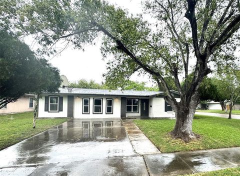 Photo of 322 S 26th Street, Kingsville, TX 78363 (MLS # 35713815)