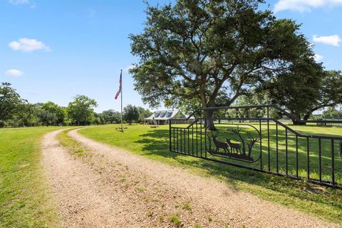 1089 Club Drive Columbus TX 78934