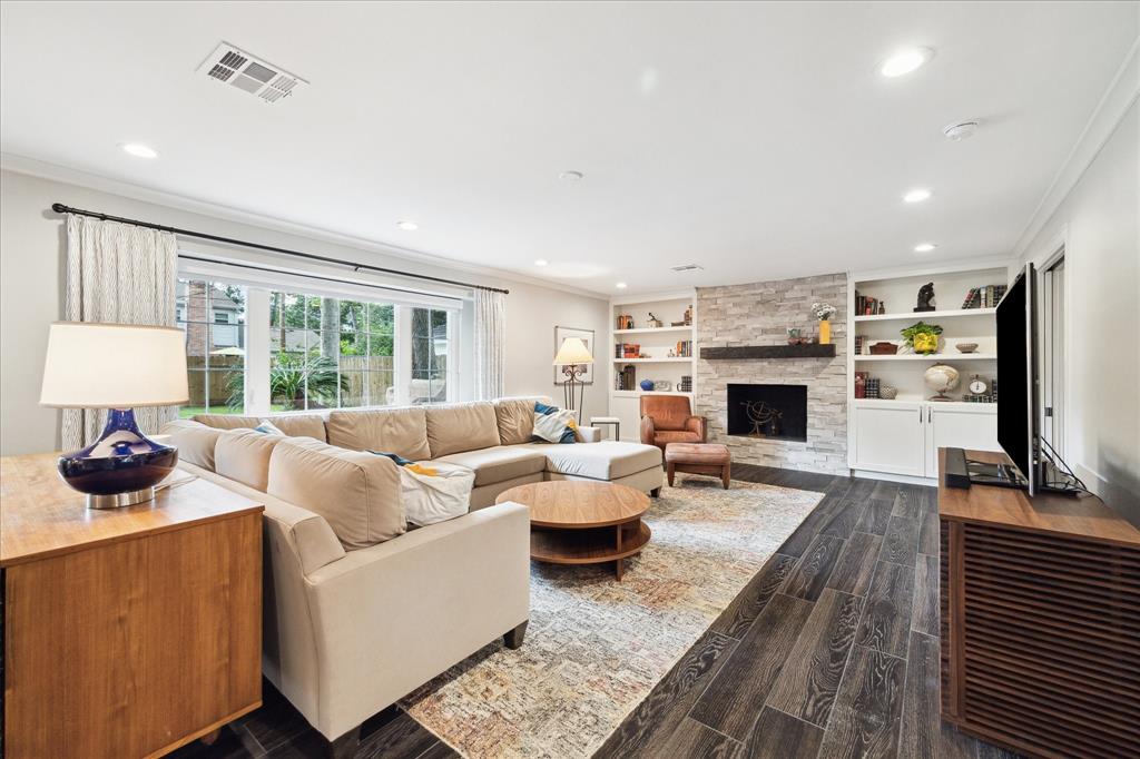 14330 Carolcrest Drive