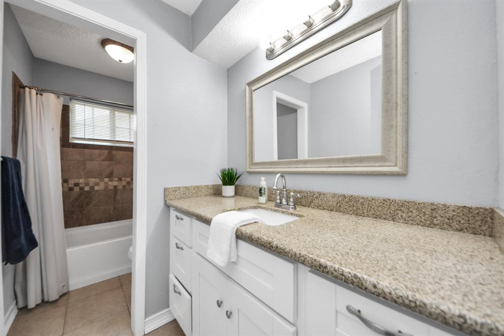 9915 Forest Hollow Drive, Baytown, Texas image 12