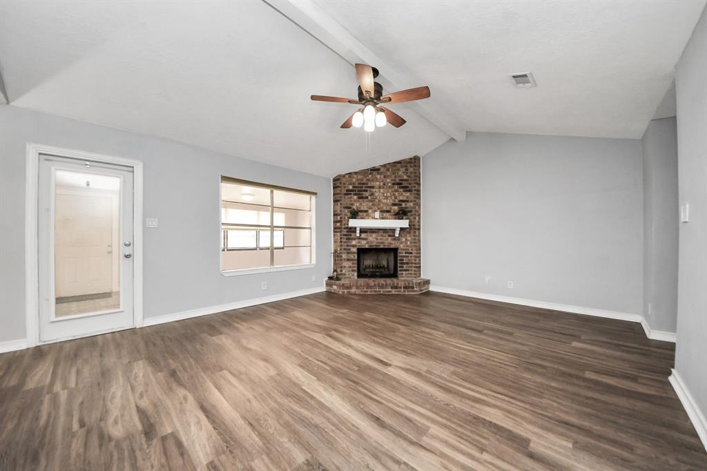 9915 Forest Hollow Drive, Baytown, Texas image 4