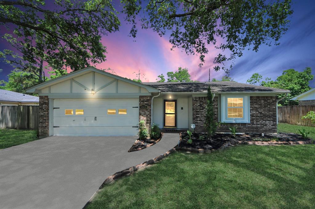 9915 Forest Hollow Drive, Baytown, Texas image 1