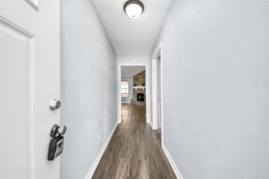 9915 Forest Hollow Drive, Baytown, Texas image 3