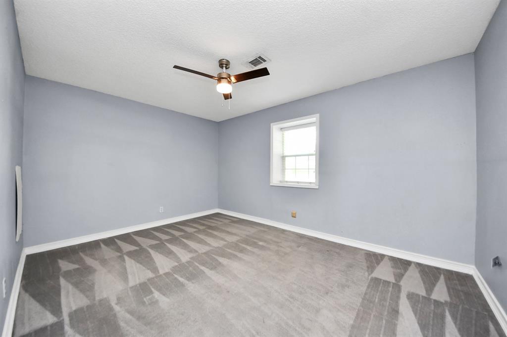 9915 Forest Hollow Drive, Baytown, Texas image 10