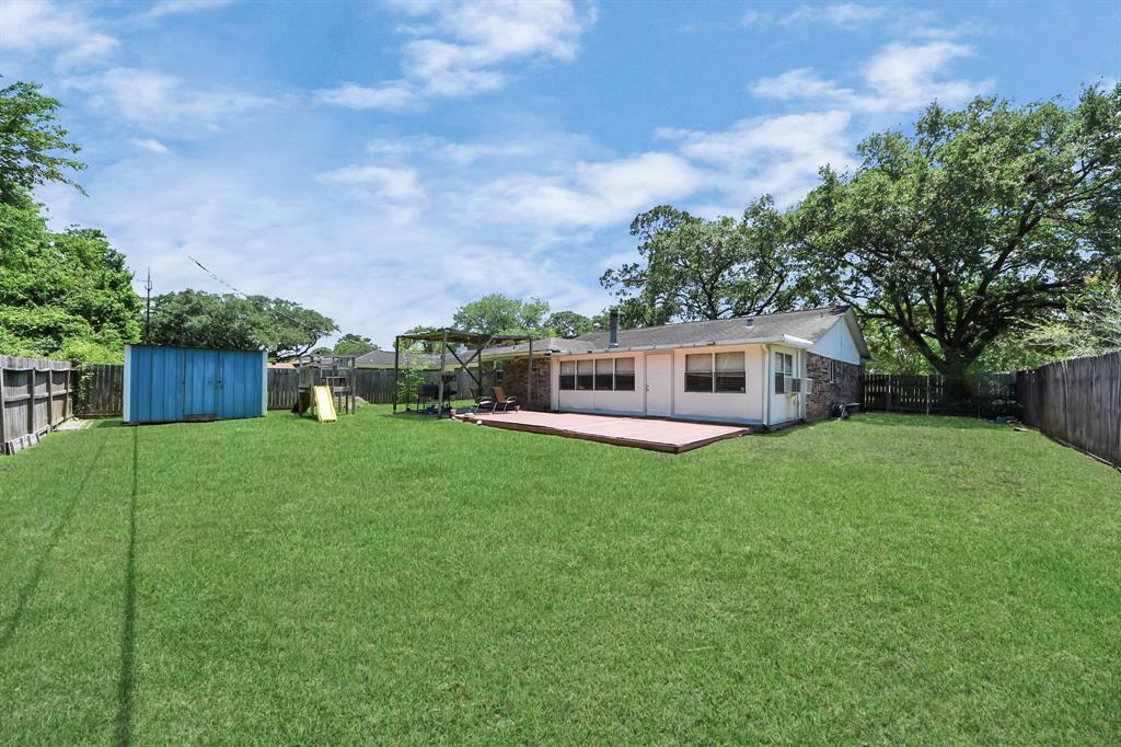 9915 Forest Hollow Drive, Baytown, Texas image 13