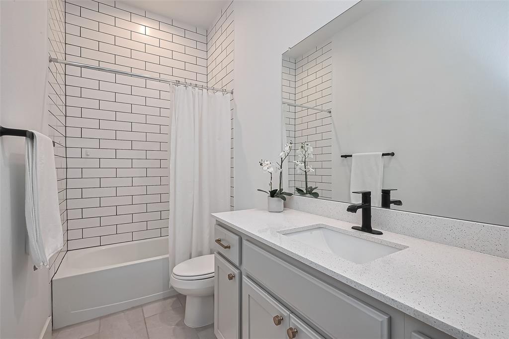 1011 Oak Briar Lane, Conroe, Texas image 19