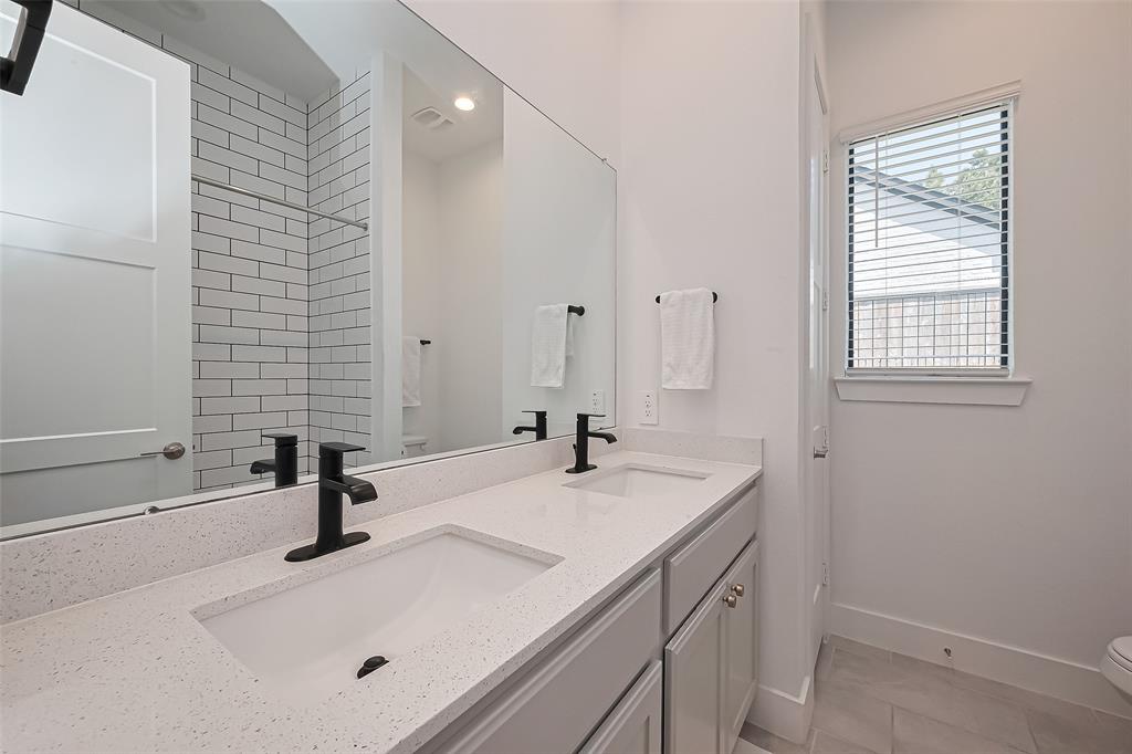 1011 Oak Briar Lane, Conroe, Texas image 23