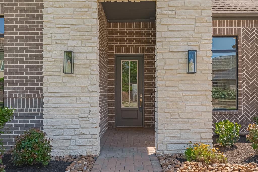 1011 Oak Briar Lane, Conroe, Texas image 3