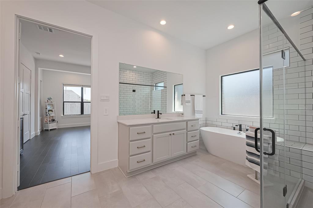 1011 Oak Briar Lane, Conroe, Texas image 30