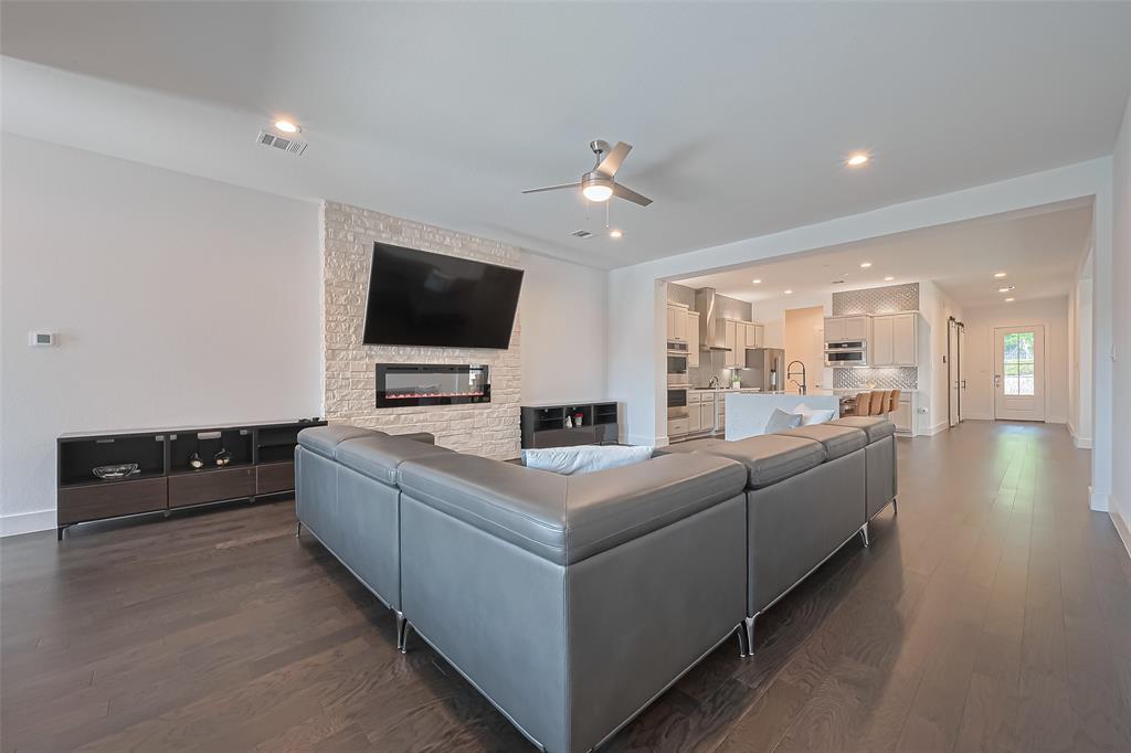 1011 Oak Briar Lane, Conroe, Texas image 12