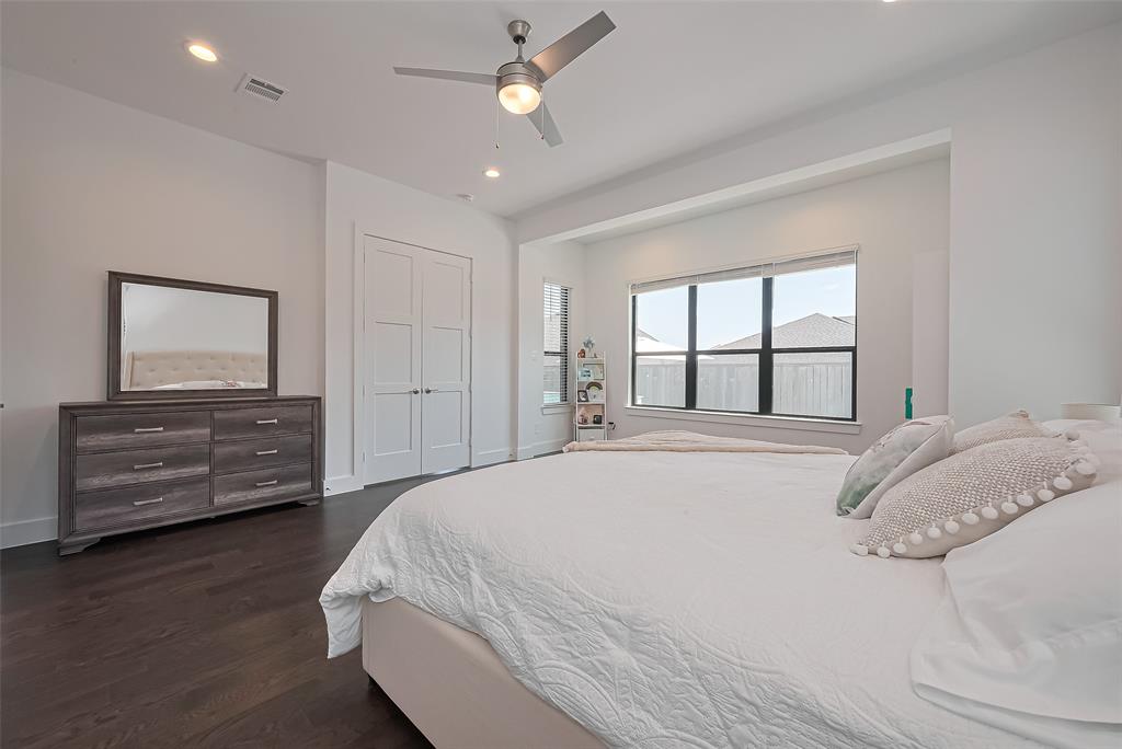 1011 Oak Briar Lane, Conroe, Texas image 25