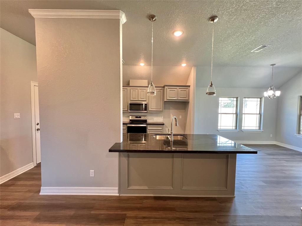 1023 S Anderson Street, Angleton, Texas image 6