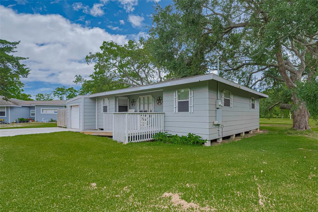 8409 Benoist Drive, Dickinson, Texas image 5