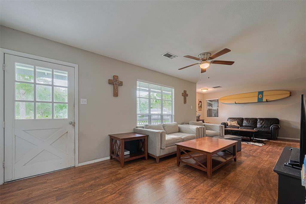 8409 Benoist Drive, Dickinson, Texas image 10